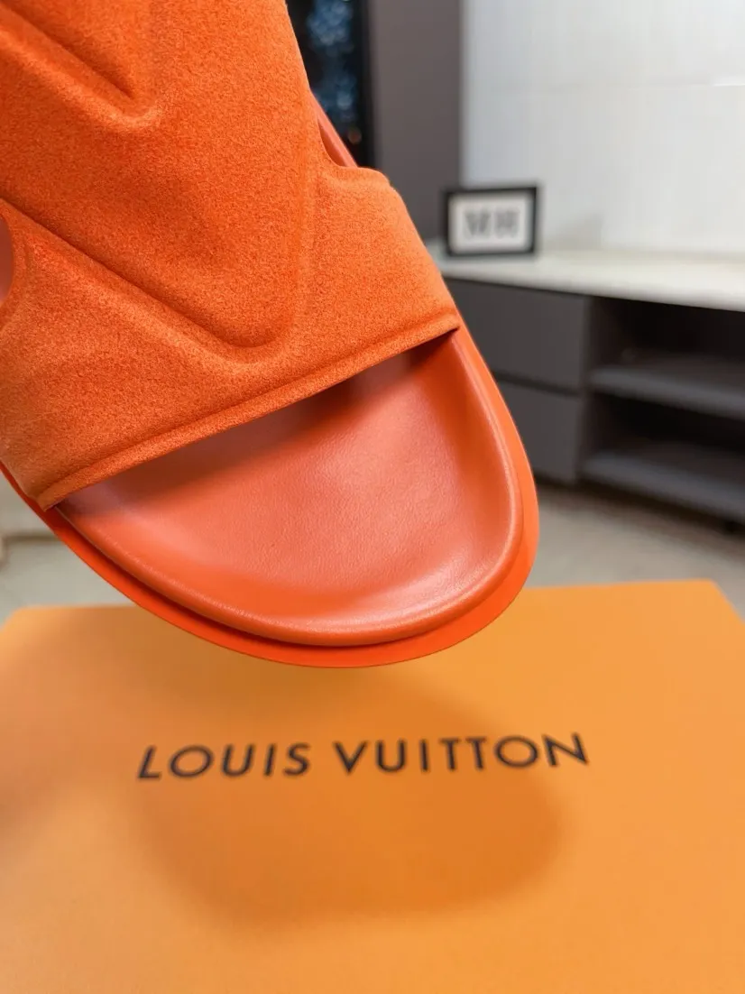 Men's shoes 💰300🌹🌹【LV】Multi-color new men's slippers, original top quality version, original special frosted cowhide➕sheepskin inner and side, non-slip combination sole, more stable walking, more comfortable and lightweight, high-end and generous, size: 38~44
